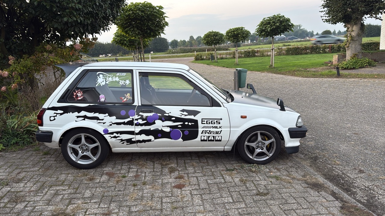 Toyota Starlet P7 side view