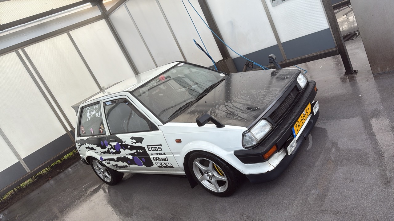 Toyota Starlet P7 after a wash