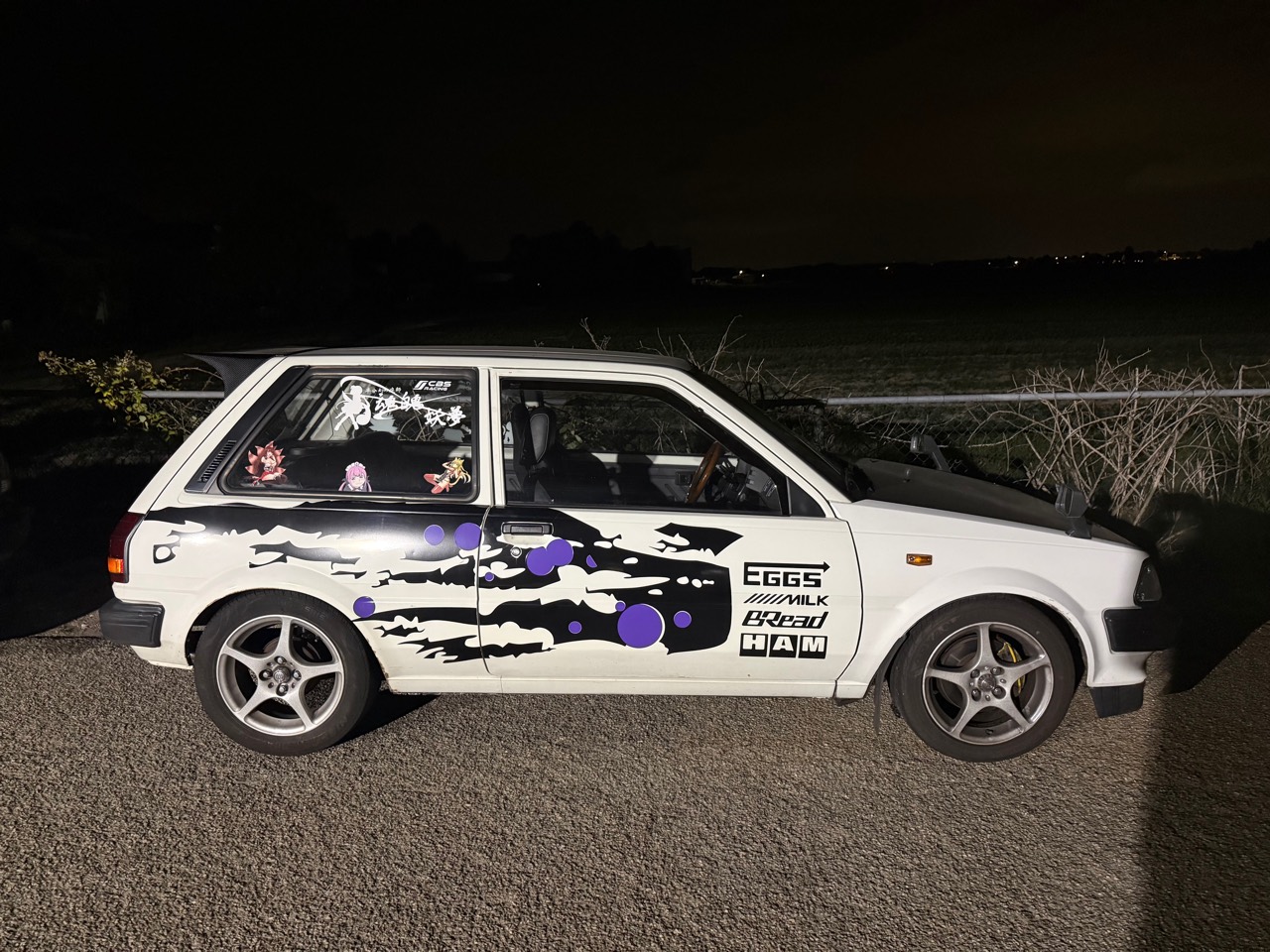 Toyota Starlet P7 at night